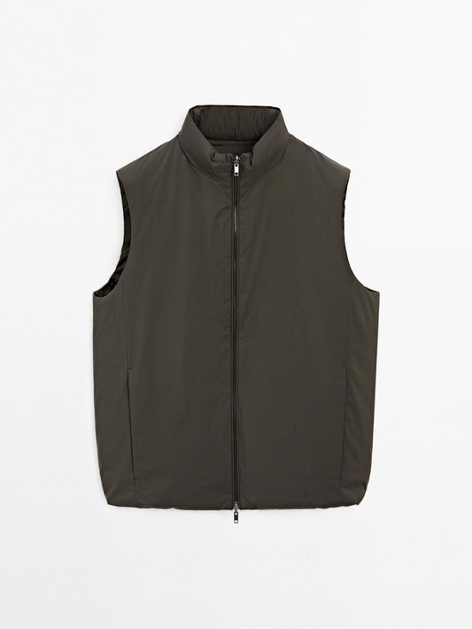 Water-repellent reversible down blend gilet