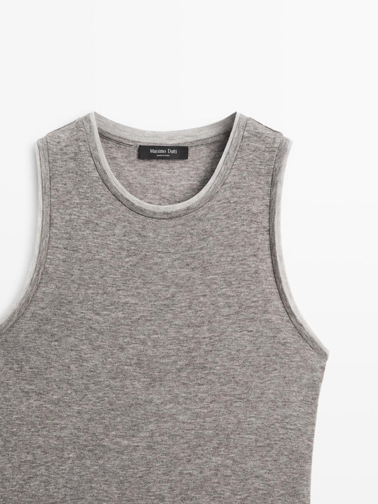 Sleeveless T-shirt with double trim