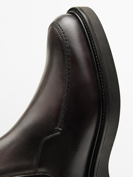 Moc toe Chelsea boots